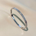Bracciale minimalista in acciaio al titanio argento con zirconi su seta beige - Argento