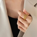 Anello a catena dorata a doppio strato in acciaio al titanio con design aperto - US 7 / Oro
