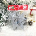 Stella di Natale 3D argento glitterata in confezione retail su rami di pino e pigne innevate - 7,5cm Argento (4 Pezzi)