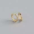 Detailed close-up of golden S925 sterling silver ear cuffs with twisted texture design - 925 Silver / Gold