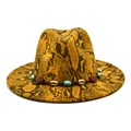 Detalle de sombrero fedora amarillo con estampado de serpiente, banda tejida y caracoles - M (56-58cm) / Amarillo