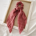 Rode haarscrunchie met witte stippen, lang lint en zachte chiffon afwerking - Roze stippen