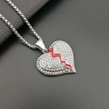Zilveren gebroken hart hanger met rood email en diamanten aan een box ketting - Hanger met ketting / Staalkleur