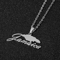 Détail du pendentif carte de la Jamaïque en acier inoxydable argenté avec gravure - Lettre Acier