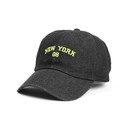 Detail der dunkelgrauen Denim-Baseballkappe mit neongelber New York 3D-Stickerei - NEW YORK Buchstaben Stickerei Stil / Schwarz