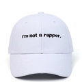 Cappellino da baseball in cotone bianco con ricamo nero I'm Not A Rapper e visiera - Regolabile / Bianco