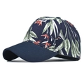 Detail der dunkelblauen Baseballkappe mit tropischem Pflanzenprint und Schirm - Verstellbar / Marineblau Tropendruck (Zhongguofeng04)
