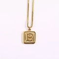 Collar dorado con colgante cuadrado letra B y cadena de caja para mujer estilo minimalista - Letra B