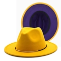 Vista dettagliata del cappello fedora giallo con fodera viola e nastro nero e fibbia d'oro - Giallo (Esterno Giallo Interno Viola)