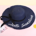 Cappello di paglia blu navy a tesa larga con ricamo Hello Sunshine e nastro di fiocco - M (56-58cm) / Blu Zaffiro