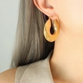 Pendientes de aro dorados en forma de U de acero de titanio para mujer moderna - Dorado