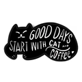 Spilla smaltata con silhouette di gatto nero e scritta 'Good days start with cat and coffee' - Stile Testo Nero Good Days (XZ7469)