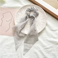 Chouchou en mousseline gris-violet à motifs d'étoiles avec de longs rubans fluides - Gris Avec Étoiles Dorées