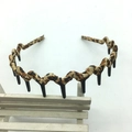 Leopard print wavy headband with inner teeth for secure grip, brown and beige fabric - Plain Style / Light Leopard