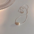 Elegante collana di perle con nappa floreale e catena in argento in stile minimalista - Argento