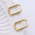 Pendientes de aro rectangulares de oro pulido sobre un plato de cerámica blanca - Oro-Estilo B Rectángulo 15x20mm