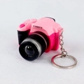 Portachiavi mini reflex rosa con luce LED e suono, dotato di anello in metallo argento - Anello Piatto / Rosa