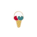 Détail macro d'une broche glace en émail avec boules colorées et bordure en métal doré - Style de Crème Glacée à Trois Boules (C1711-1)