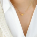 Minimalistische 18K vergoldete Herz-Halskette an Kreuzkette für Damen - Gold