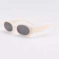 Retro-Sonnenbrille in Cremeweiß mit dunkelgrauen Gläsern für lässigen Outdoor-Streetstyle - Rahmen in Off-White Graue Linse