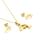 Elegante conjunto de collar con colgante de pez dorado y pendientes de botón a juego - Dorado (KS132904-KFC)