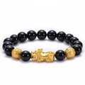 Dettaglio del bracciale in ossidiana nera con Pixiu dorato e perle della fortuna - Bracciale PiXiu In Agata Nera Naturale 10MM