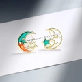 Boucles d'oreilles lune et étoile asymétriques avec un dégradé de vert et d'orange - Cuivre / Cuivre plaqué or