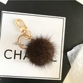 Portachiavi con pompon in pelliccia di visone marrone scuro e anello in metallo dorato - caffè / 6cm