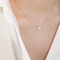 Collana minimalista francese con singola perla d'acqua dolce su catena in titanio argentato - 40+5cm / Argento