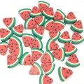 Detailansicht handgefertigter Melonen-Polymer-Tonperlen für DIY-Schmuck und Basteln - Wassermelone