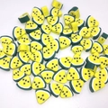 Detailaufnahme von gelben Melonen-Polymer-Perlen für DIY-Schmuck und Bastelarbeiten - Gelbe Wassermelone