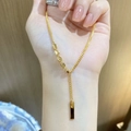 Collier en acier titane doré avec pendentif barre de chance sur chaîne fine élégante - Doré