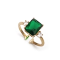 Detail van de smaragdgroene zirkoon op gouden open ring met witte zijstenen - Rechthoekige Meerdere Stenen