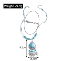 Dettaglio della collana con ciondolo a cuore in turchese e motivi vichinghi - YN507/Ciondolo a Foglia