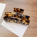 Chic amber tortoiseshell pattern rectangle hair claw clip on minimalist white card display - Large / Leopard Print