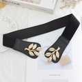 Cintura elastica nera da donna con elegante fibbia a incastro a forma di foglia dorata - Nero / 75cm