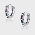 Elegante zilveren oorringen met rechthoekige regenboogzirkonia's en kriskras ontwerp - Crossover Regenboog Huggie / Zilver Regenboog