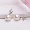 Elegante witte parel oorknopjes met glanzende zilveren metalen zetting voor dames - Witte Parel Oorknopjes (4mm)