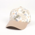 Dettaglio del cappello da baseball in cotone floreale con visiera kaki e cuciture - Regolabile / Beige