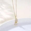 Dettaglio della collana di gelato dorato con pavé di zirconi e pietra a forma di pera - Pendaglio Gelato / Oro
