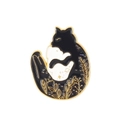 Pin de esmalte con gatos blanco y negro en un diseño circular celestial - Estilo Gatos Abrazados Blanco Y Negro (xz5811)
