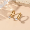 Eleganti orecchini a cerchio in acciaio placcato oro 18k con cristalli di zircone tondi - Oro