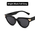 Occhiali da sole cat eye con montatura nero lucido, lenti grigie e dettagli dorati - Nero Lucido / Grigio
