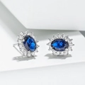 Élégantes boucles d'oreilles clous saphir bleu ovale avec monture fleur argent - Stud boucles d'oreilles / Or Blanc Zirconia Bleu