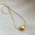 Gepolijste gouden 3D-hart hanger aan fijne ketting, minimalistische titanium ketting - Goud