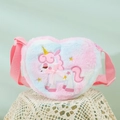 Détail du sac à bandoulière en peluche en forme de cœur avec broderie licorne dégradée - Coloré Dégradé (Style Cœur)