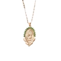 Primer plano de collar de oro rosa con colgante de la Virgen María y cristales verdes - Oro Rosa Virgen María (Zirconia Verde)