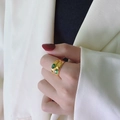 Elegante anello in acciaio al titanio placcato oro 18k con due pietre verde smeraldo - US 7 / Oro/Zirconia Verde