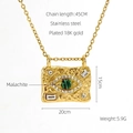 Detail der 18K vergoldeten Edelstahlkette mit Malachit-Anhänger und Abmessungen - 18K Gold / Gold