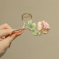Eleganter Haarclip aus Goldmetall mit rosa Emaille-Rosen und grünen Blättern für Damen - Rosenzweig Haarkralle / Rosa Rose